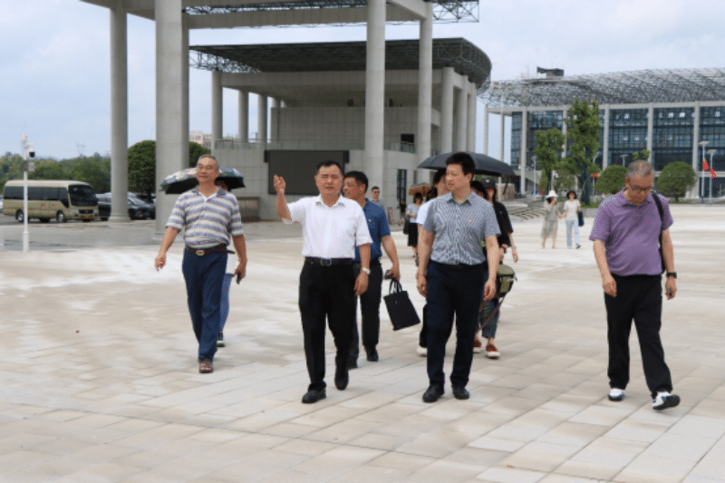 “党建引领聚合力  调查研究促提升” 湖南省教育科学研究院职业教育与成人教育研究所领导一行来校考察