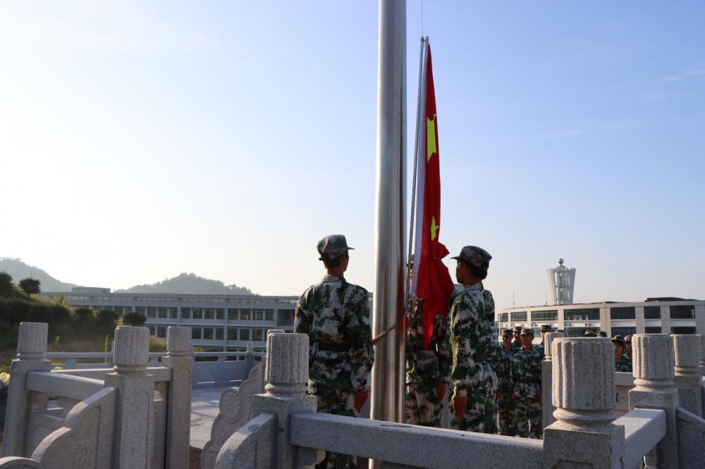 唱国歌 礼国旗 铸造“技能报国”魂 ——我校举行纪念“九一八”事变主题升旗教育活动