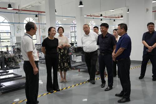 新紫光集团领导赴我校考察，共探校企合作新路径​